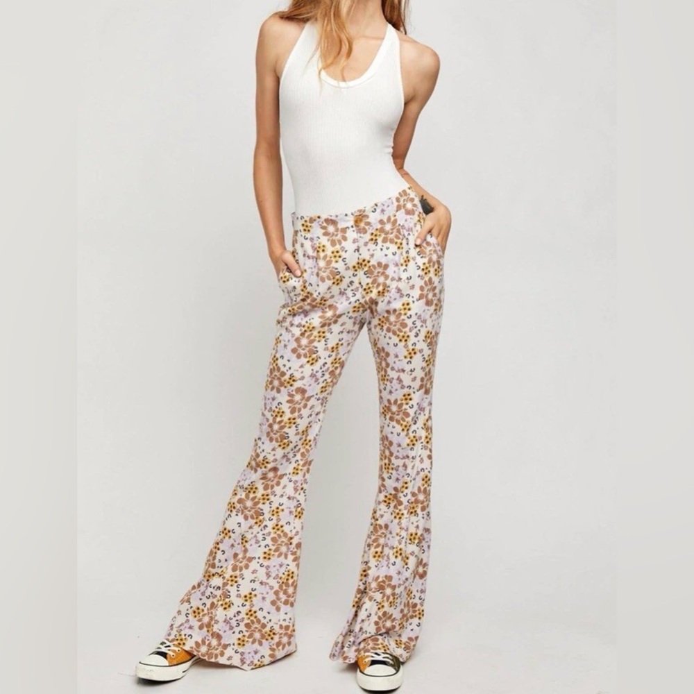 FREE PEOPLE Can't Take My Eyes Off You Womens Flare Pants in Floral Print